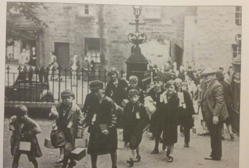 08 Children arriving in Wooler (by train) from Tyneside around 1940