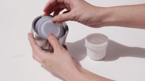 Assembly-of-the-strainer-GIF.gif
