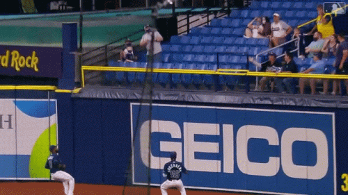 Garcia-HR-over-fence-at-TB-4-14-2021.gif