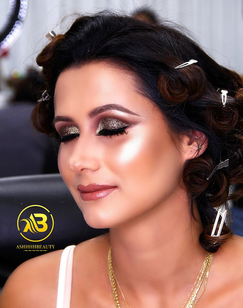 A makeup artist is someone who is truly enthused about your big day. A talented makeup artist in Oakville will be as invested in your special day as you are, and will want to help you look your best.
https://www.ashhhhbeauty.com