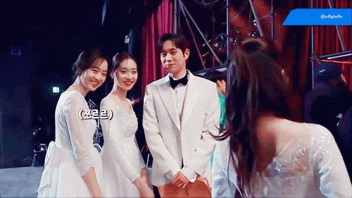 https://youtu.be/0yc0wxnUFtI
[메이킹] 청아예술제 백스테이지부터 무대를 뒤집어놓은 깜짝 등장까지?
#펜트하우스 시즌2 메이킹
#하은별 #주석경 #주석훈 #배로나