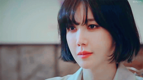 "내가 당신을 어떻게 모른체해요
당신이 또 위험해질 수 있는데
수련씨, 
저 지난 2년 동안 하루도 빠지지 않고 후회했어요
당신 지켜주지 못한 거
공항으로 먼저 떠난 내가 용서가 안 돼서
매일 매일 미쳐버릴 것 같았다고요"

#나애교 #심수련 #로건리 #별장씬
#펜트하우스 시즌2 e11