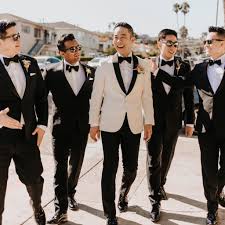 wedding-photo-ideas-with-groomsmen-in-gray-suits.jpg-1.jpg